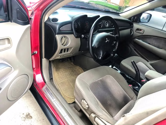 MITSUBISHI OUTLANDER 2003  4X4 Automática  Traspaso Directo 4 cilindros Caja ATF A/C Rines