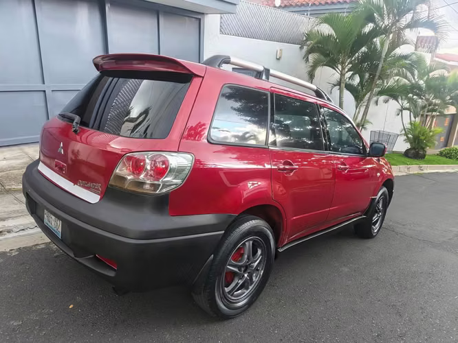 MITSUBISHI OUTLANDER 2003  4X4 Automática  Traspaso Directo 4 cilindros Caja ATF A/C Rines