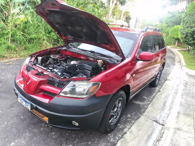 MITSUBISHI OUTLANDER 2003  4X4 Automática  Traspaso Directo 4 cilindros Caja ATF A/C Rines