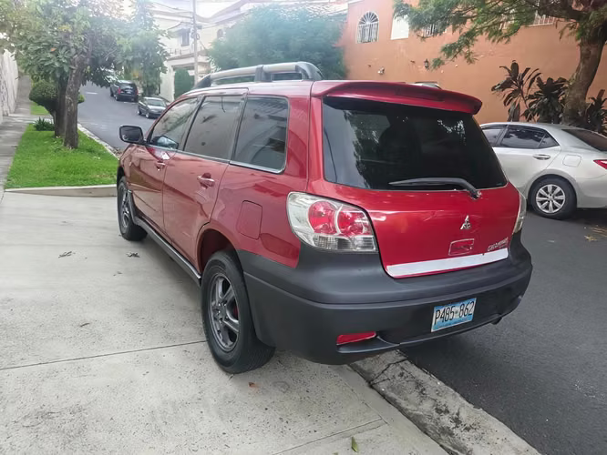 MITSUBISHI OUTLANDER 2003  4X4 Automática  Traspaso Directo 4 cilindros Caja ATF A/C Rines