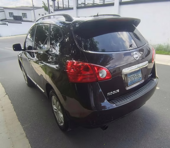 NISSAN ROGUE 2012  Automática 99 Míl Millas  Traspaso Directo   Motor, Caja y Suspensión Buenas  A/C  - Imagen 9