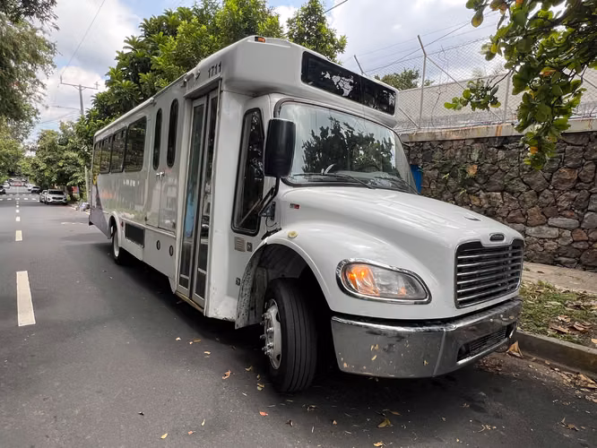 Microbus  Freightliner  2018 motor cummins