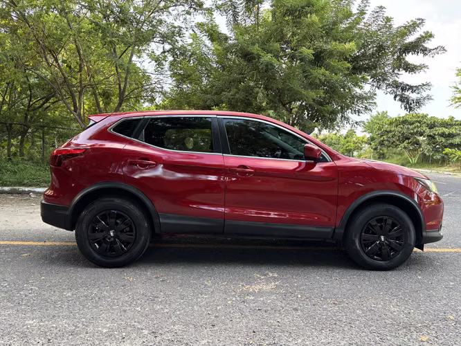NISSAN ROGUE SPORT 2018 4x2 YA CON PLACAS 