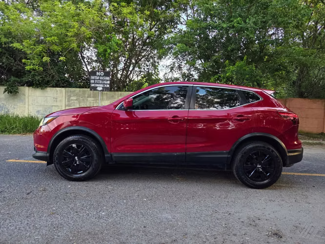 NISSAN ROGUE SPORT 2018 4x2 YA CON PLACAS 