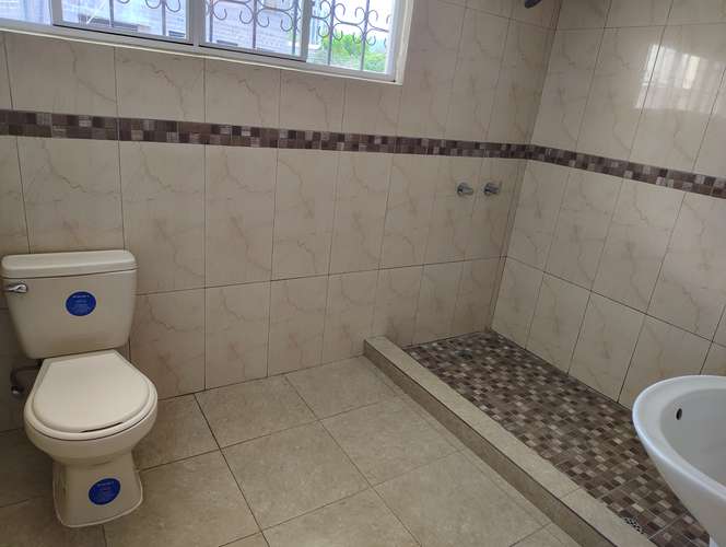 Casa Escalón, zona 75 Av norte. Zona La Rotonda, dos cuadras de las fuentes Bethowen  - Imagen 11
