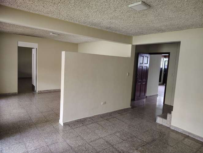 Casa Escalón, zona 75 Av norte. Zona La Rotonda, dos cuadras de las fuentes Bethowen  - Imagen 13