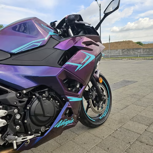  ¡HERMOSA KAWASAKI 500 X — AÑO 2024!    Motocicleta en excelente estado, con tan solo 2,800 millas actuales,  - Imagen 9
