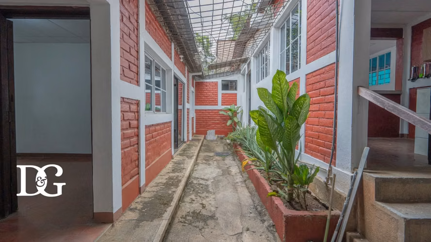 VENDO CASA DE ESQUINA POR EL BYPASS DE AHUACHAPÁN - Imagen 6