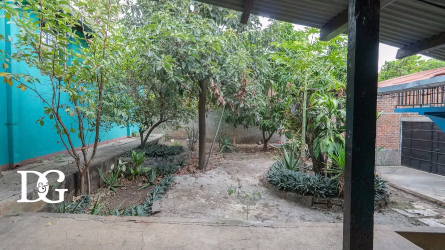 VENDO CASA DE ESQUINA POR EL BYPASS DE AHUACHAPÁN - Imagen 11