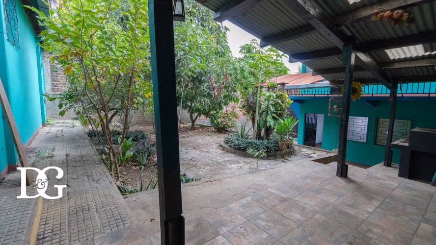 VENDO CASA DE ESQUINA POR EL BYPASS DE AHUACHAPÁN - Imagen 8