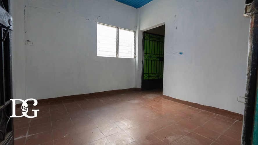VENDO CASA DE ESQUINA POR EL BYPASS DE AHUACHAPÁN - Imagen 12