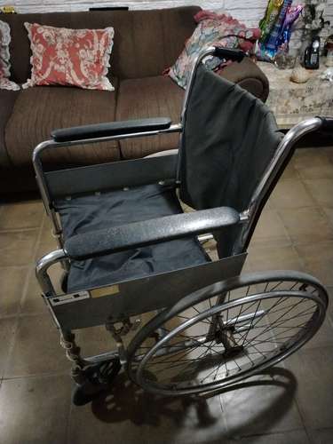 Silla de Ruedas Plegable y Resistente - ¡Lista para usar!