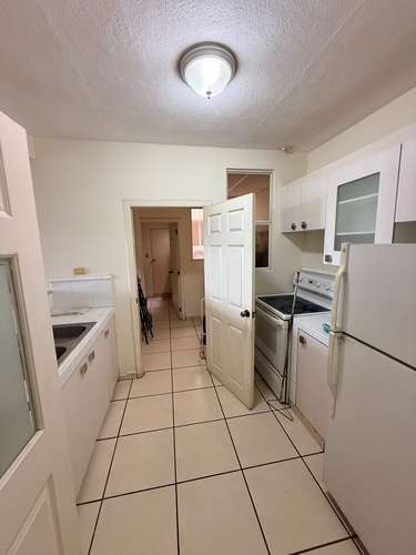  SE ALQUILA APARTAMENTO MAQUILISHUAT, AMUEBLADO, de 3 habitaciones, sala, comedor, cocina, Parqueo 2 vehículos, PRECIO - Imagen 9