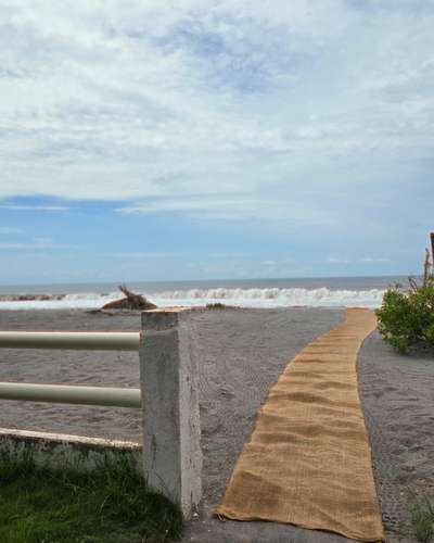 Se vendd casa en playa cangrejera frente al mar - Imagen 4