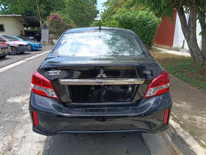 Vendo Mitsubishi Mirage G4 2020