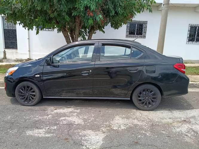 Vendo Mitsubishi Mirage G4 2020