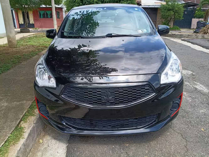 Vendo Mitsubishi Mirage G4 2020