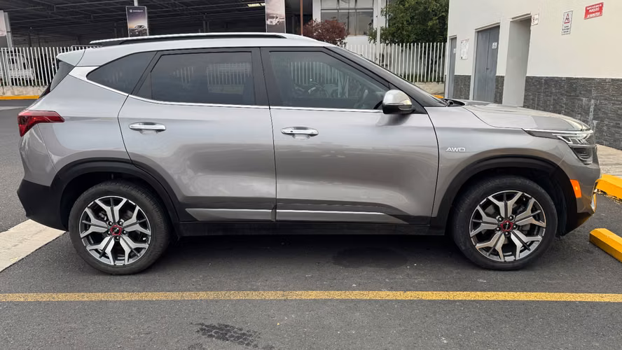 Kia Seltos SX 2023 4WD - Imagen 3