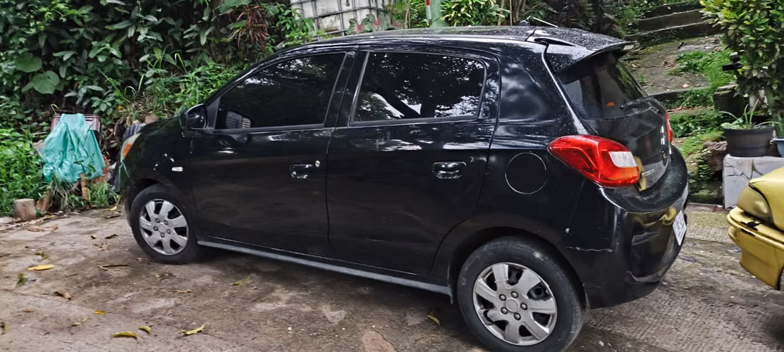 Vendó acepto vehículo a cuenta Mitsubishi mirage 18 estándar 