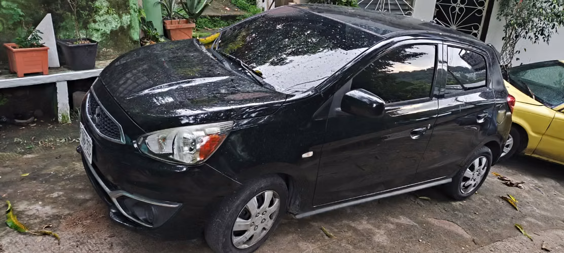 Vendó acepto vehículo a cuenta Mitsubishi mirage 18 estándar 