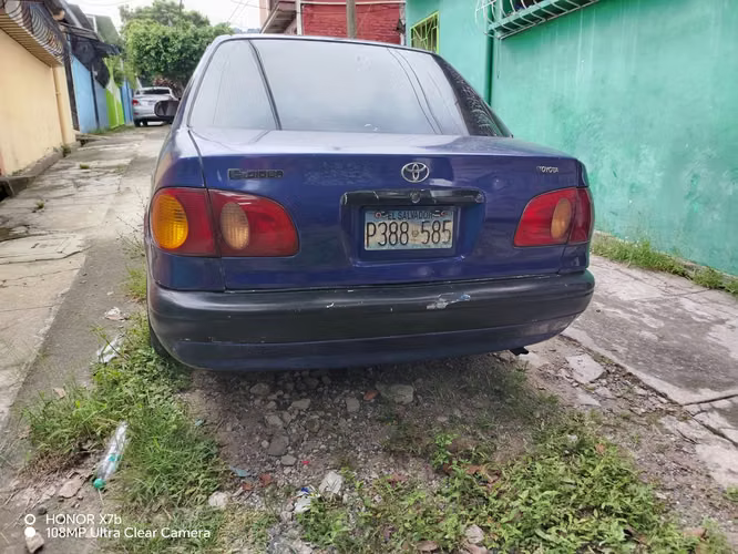 Vendo Toyota Corolla año 1998 de agencia en buenas condiciones