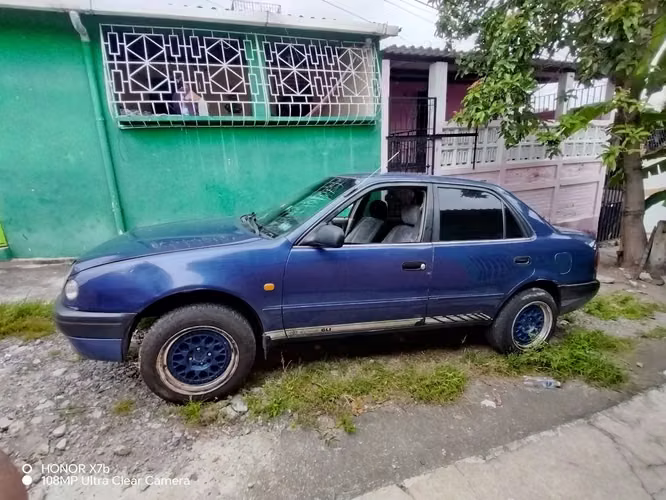Vendo Toyota Corolla año 1998 de agencia en buenas condiciones