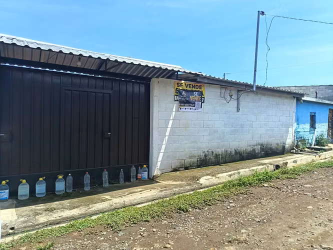 Casa de 3 dormitorios en Ahuachapán: excelente ubicación y precio, cerca del arco y escuela Arturo Romero