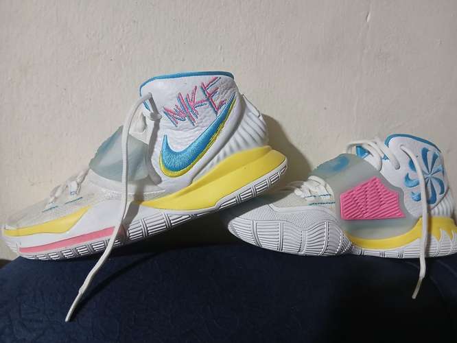 Nike kyrie Neon Graffiti