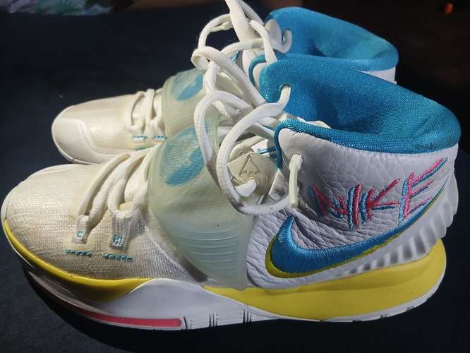 Nike kyrie Neon Graffiti
