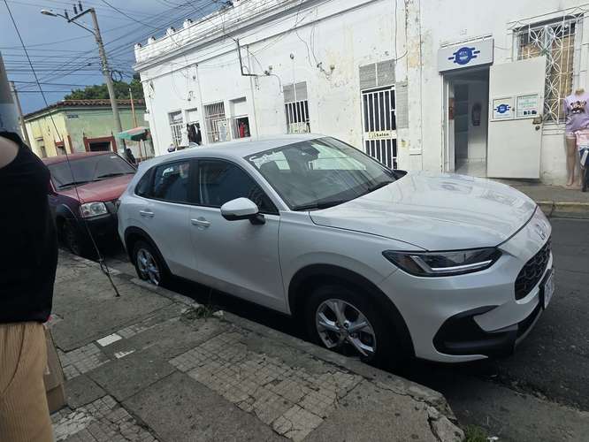 HONDA HR-V 2025 • MOTOR 2.0 27mil millas