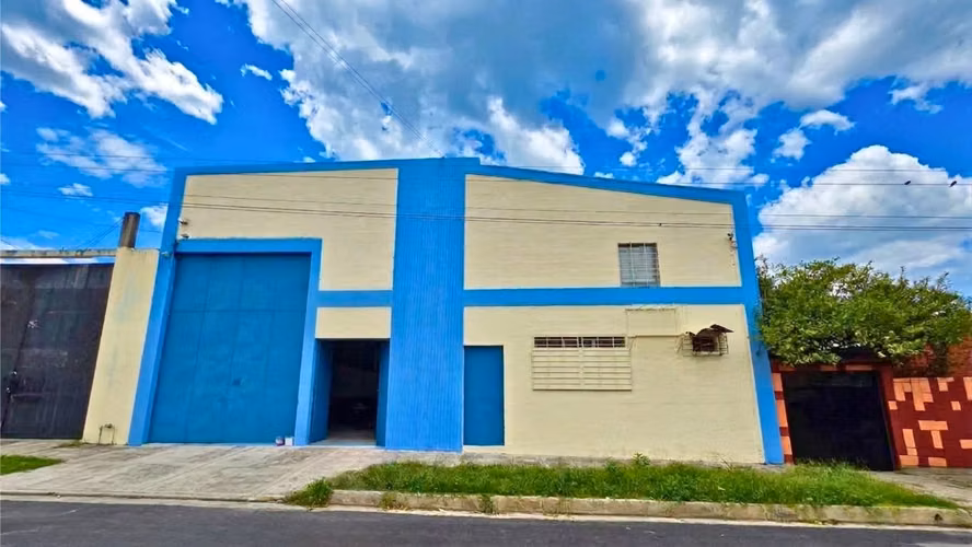 Bodega en venta Santa Ana, lista para operación