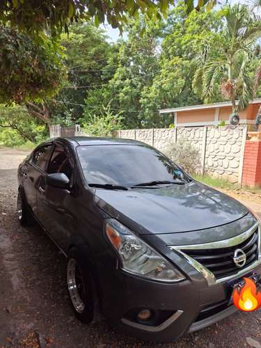 Nissan versa sv 