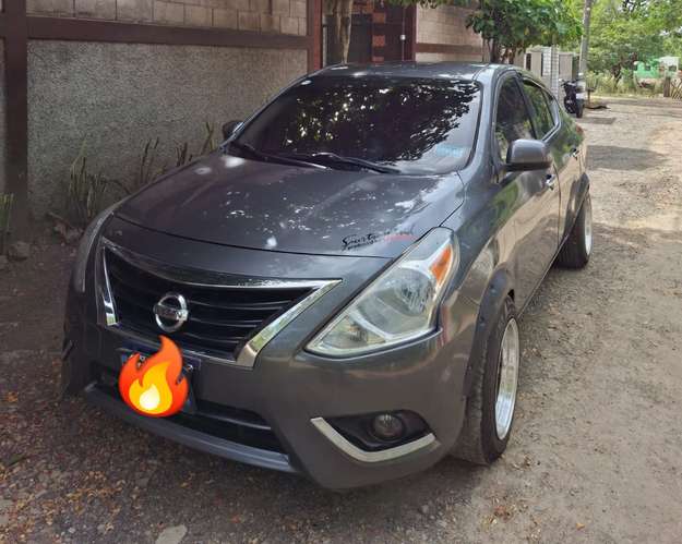 Nissan versa sv 