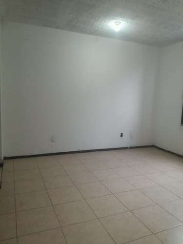SE ALQUILA ESPACIO EN LOCAL PROFESIONAL