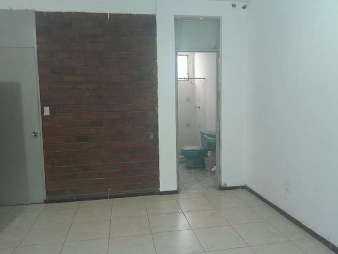 SE ALQUILA ESPACIO EN LOCAL PROFESIONAL