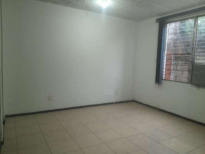 SE ALQUILA ESPACIO EN LOCAL PROFESIONAL