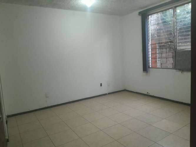 SE ALQUILA ESPACIO EN LOCAL PROFESIONAL