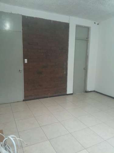 SE ALQUILA ESPACIO EN LOCAL PROFESIONAL
