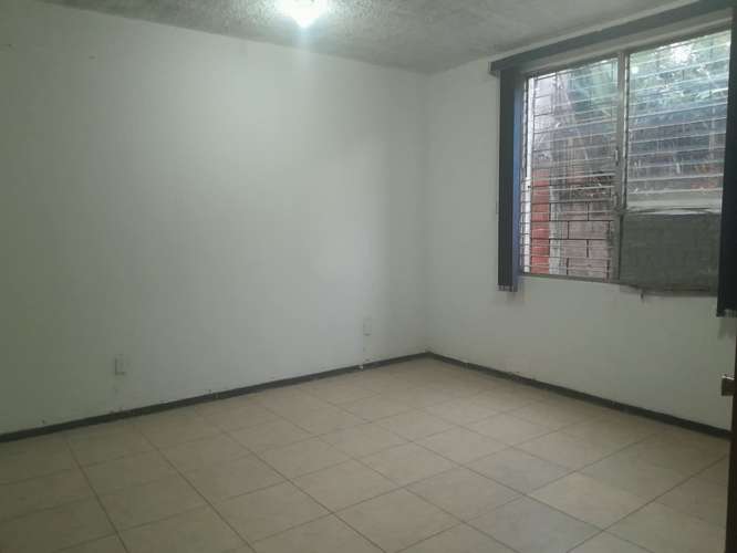 SE ALQUILA ESPACIO EN LOCAL PROFESIONAL