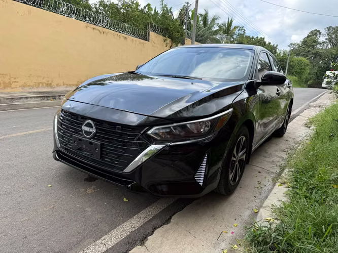 Vendo Nissan Sentra 2025, 11 mil millas