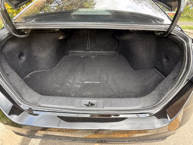Vendo Nissan Sentra 2025, 11 mil millas