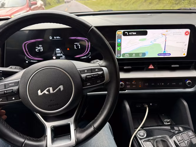 Vendo Kia Sportage 2024 pocas millas, bolsas frontales todas buenas - Imagen 5