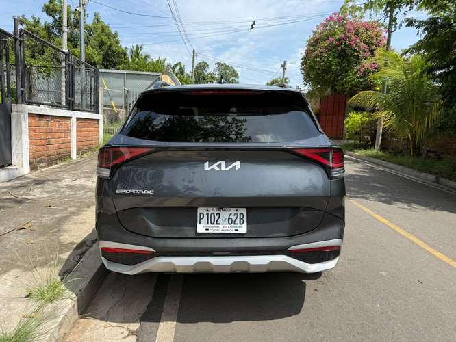 Vendo Kia Sportage 2024 pocas millas, bolsas frontales todas buenas