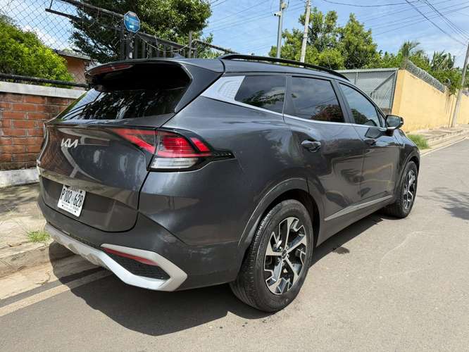 Vendo Kia Sportage 2024 pocas millas, bolsas frontales todas buenas