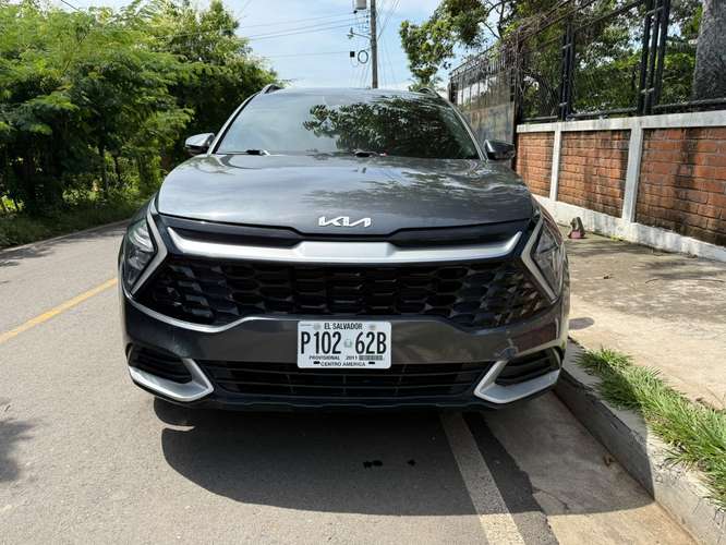 Vendo Kia Sportage 2024 pocas millas, bolsas frontales todas buenas