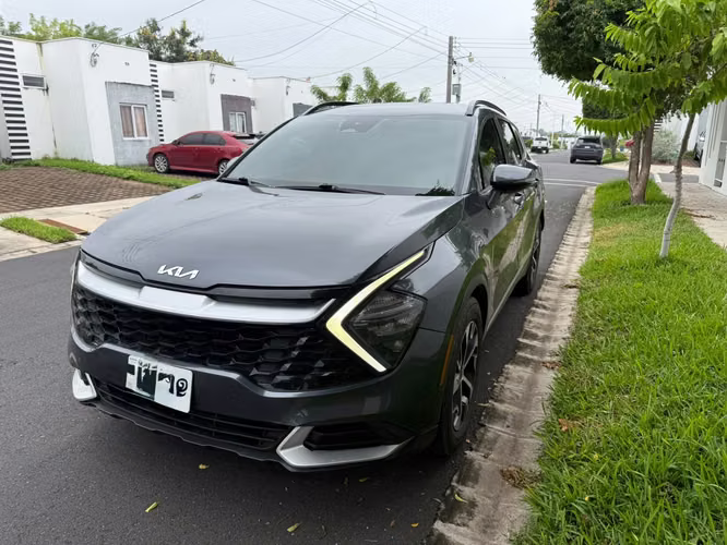 Vendo Kia Sportage 2024 pocas millas, bolsas frontales todas buenas - Imagen 6