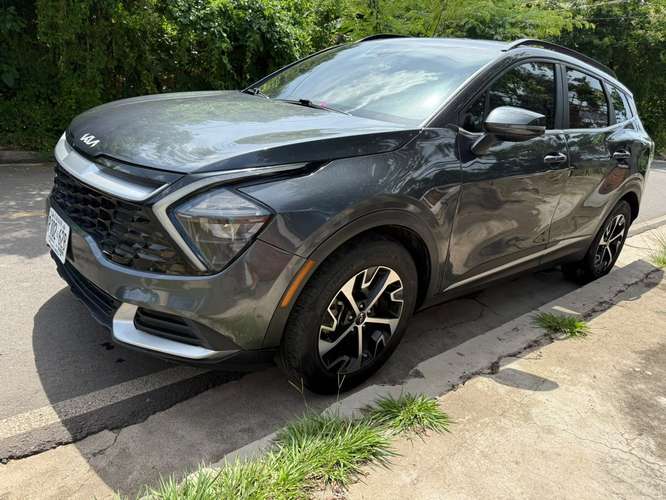 Vendo Kia Sportage 2024 pocas millas, bolsas frontales todas buenas