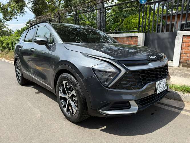Vendo Kia Sportage 2024 pocas millas, bolsas frontales todas buenas