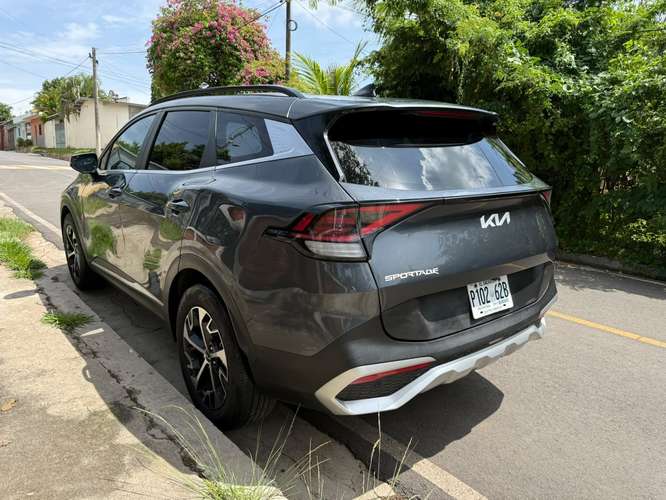 Vendo Kia Sportage 2024 pocas millas, bolsas frontales todas buenas