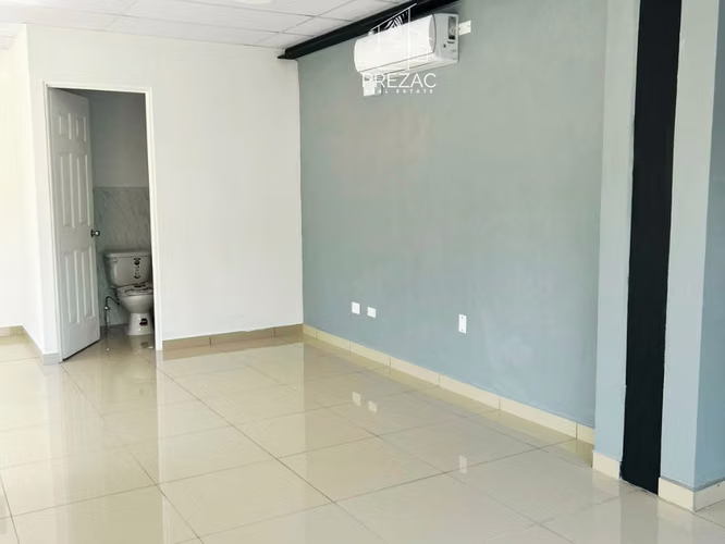Locales comerciales en alquiler en Plaza Quetzalcóatl, Antiguo Cuscatlán: ¡inicia tu negocio desde $1,000! - Imagen 6